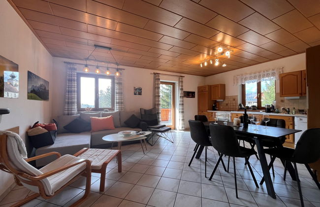 The Red Apartment - Photo 9