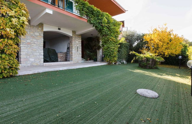 Villa in Torri del Benaco With Lake Garda Views - Photo 1