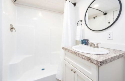 Luxury Tiny House Mins to Lake, Downtown Guntersville Boat Parking - Foto 44