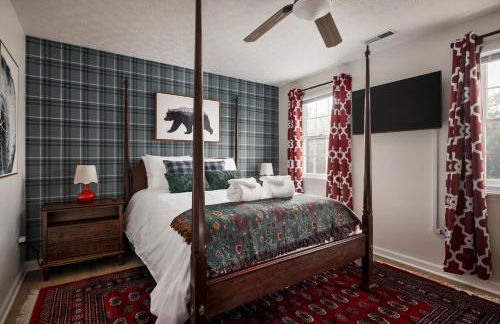 Epic Family Stay - 40' Putting Green, Theater, Hot Tub, Sauna - Foto 13