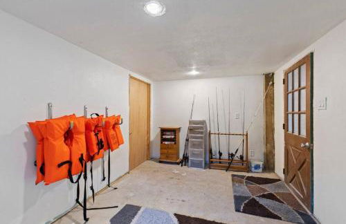 LUX Treehouse on Private Lake next to Lake Conroe with Game room, Paddleboards, Lake Views, and more! - Foto 55