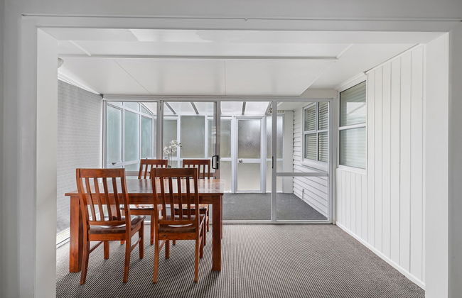 3 Bedroom In Papatoetoe w Parking - Wifi - Foto 7