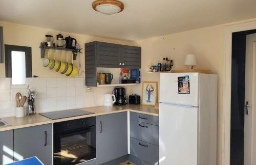 Tipoz'Immo - Maison Bleue accès à pied plage - spot surf - fibre inclus - linge inclus et lits faits - parking gratuit - proche des commerces et des attractions touristiques - Foto 8