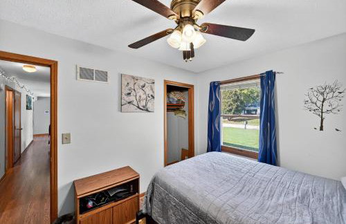 Cozy Retreat with Hot Tub in Peaceful Goshen home - Foto 7