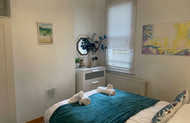 1 Bed Victorian Flat Sleeps 4 - Garden & Patio - Foto 7