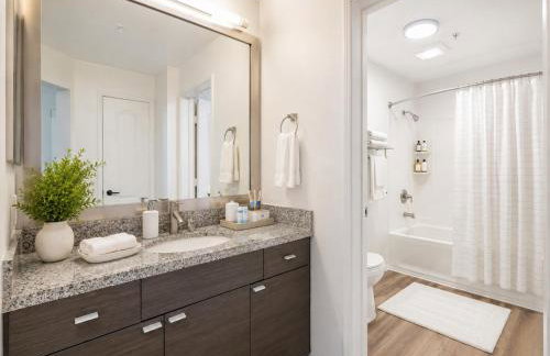 Sunny Marina Del Rey Apartment- Hot Tub, Game Room, BBQ, Projector - Foto 21