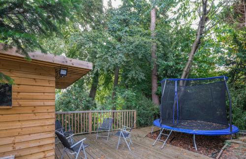 Luxury 5 BDR 2 BA House with Parking in Sandhurst By 360Stays - Photo 86