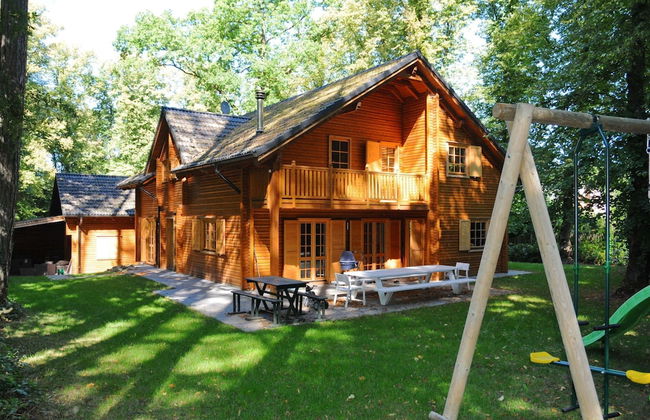 Spacious Chalet Located at Bomal with Hot Tub & Garden Parlour - Foto 24
