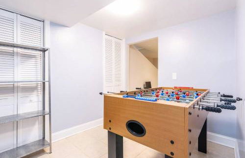 Gorgeous Home 10 min to DC by CozySuites - Foto 18