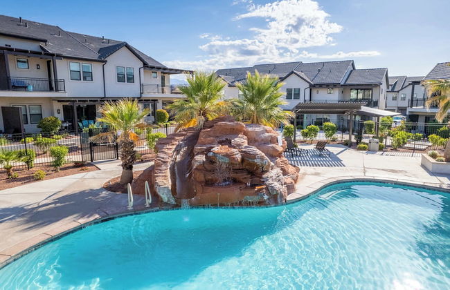 Coral Paradise Community Pool - Photo 1