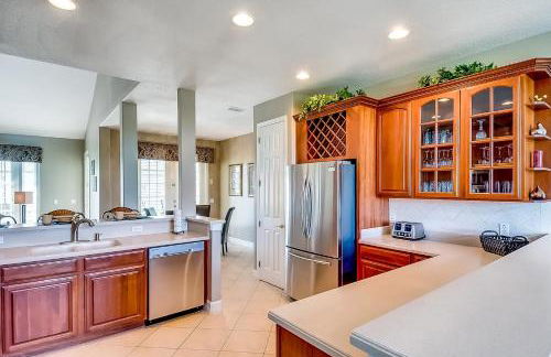 Magical Lakeview 4 Master Suites Pool Hot Tub BBQ Home Theater 2 Miles Disney - Foto 10