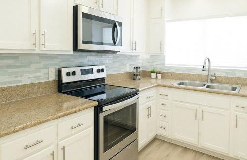 Spacious 2BR Townhouse - 3 Queens - Sleeps 8 - Foto 8