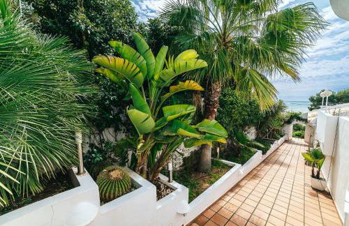 Beachfront Villa - Photo 1