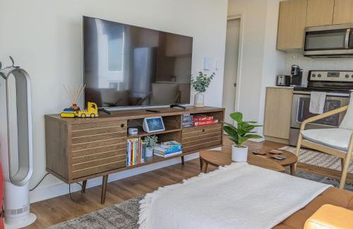 A premier smart condo with parking - Foto 13