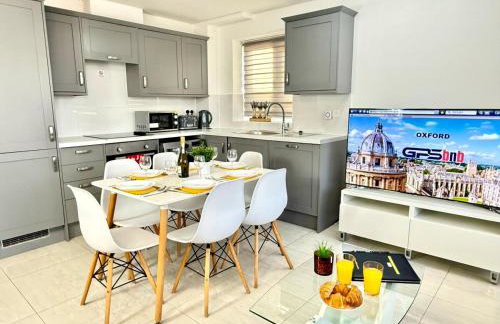 Walnut Luxurious 2-Bedroom with Ensuite - Parking, Netflix, WIFI - Close to Oxford, Bicester & Blenheim Palace - Photo 1