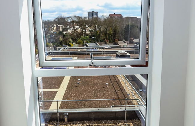 Exquisite One Bed Apartment - Photo 7