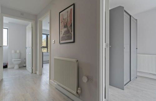 Exquisite 7 Bedroom 5 Bathroom House - Over 1900 sqft - Close to City Centre with Free Parking, Fast W-Fi and SmartTVs by Yoko Property - Foto 7