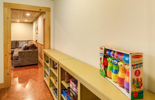 Luxe Mountain Escape with Hot Tub and Gym Near Boone! - Foto 26