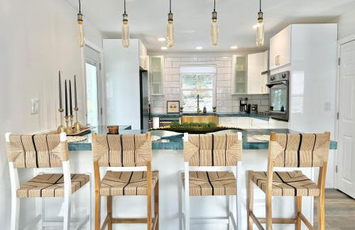 Luxury 4 bedroom 2 bath Lake Views - Photo 25