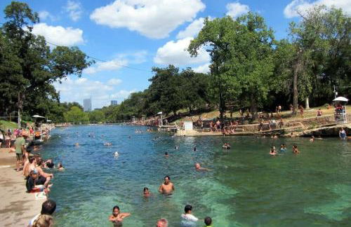 Walk to Zilker Barton Springs 5BR 3BA Villa Sleeps 14 - Foto 22