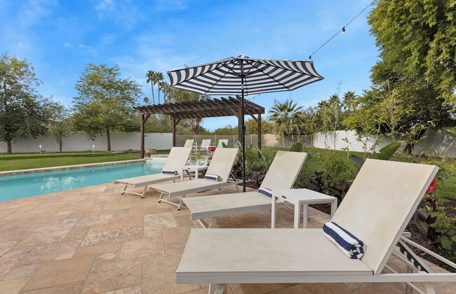 Sleeps 19, 7bdr Estate! Sports Court, Putting Green, Pool Farrier by Avantstay - Foto 6