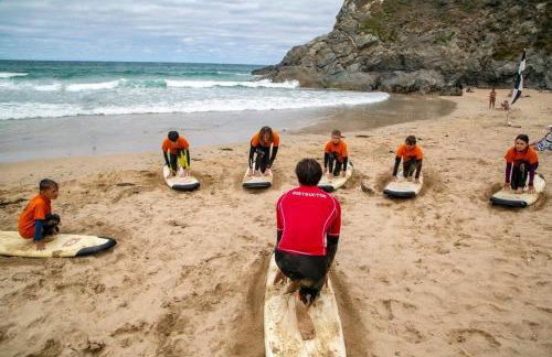 Stylish Home with Private Parking & Garden - Foto 23