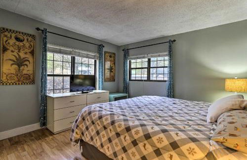 On Big Boulder Lake Condo with Community Pools! - Foto 17