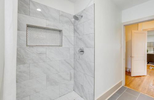 Walk to Amphitheater and Stadium Home with Deck! - Foto 15