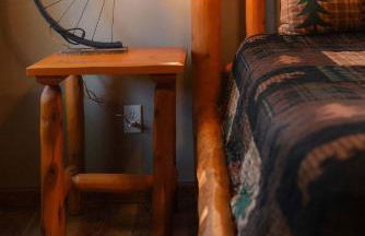 Cheerful Two Bdrm Cabin with Hot Tub & Pet Friendly - Foto 20