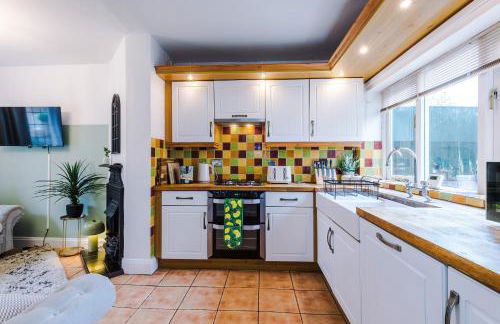 Stylish 4 Bedroom Home in Port Sunlight with 7 Beds Perfect for Business Bookings and Groups - Foto 35