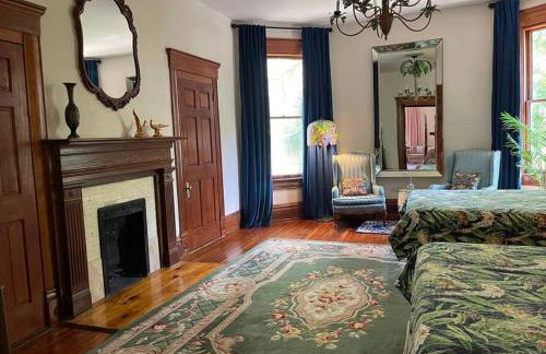 Large Historical Home for Groups Walk to Downtown! - Foto 38