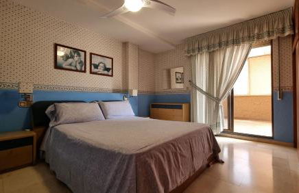 Ático con terraza y 2 habitaciones en casco antiguo - Foto 2