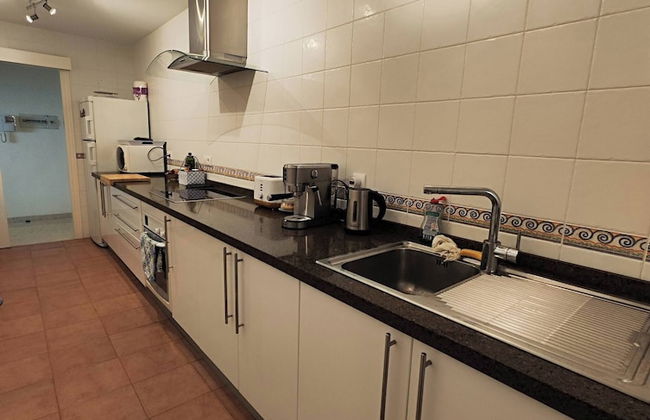 Charming Three Bedrooms Apartment With Seaview - Photo 19