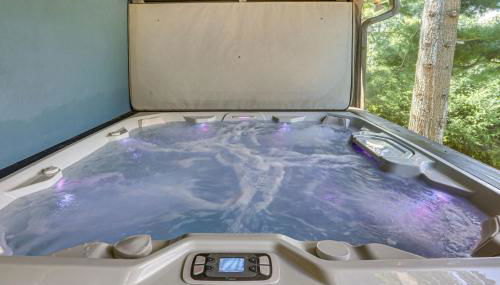 Lakefront Cottage with Dock, Hot Tub and Fire Pit - Foto 2