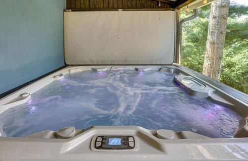 Lakefront Cottage with Dock, Hot Tub and Fire Pit - Foto 2