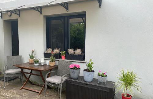 Schöne Ferienwohnung mit Terrasse, nur 2 Minuten zur Autobahn - Foto 1