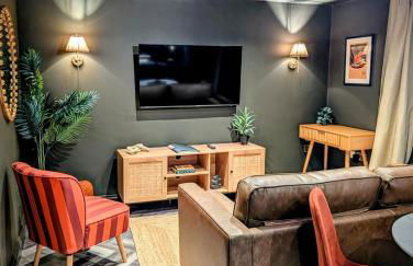 The Hideaway Bureau - Lowlands - Photo 1