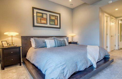 Walk to Empower Field Townhome with Hot Tub! - Foto 25