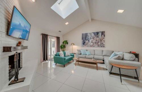 Central Plano 4-BD 2-BA Pool Retreat, Sleeps 10 - Foto 5