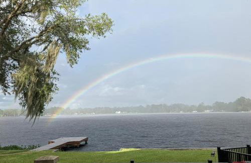 Lakeside Retreat with pool, dock & game room - Foto 15