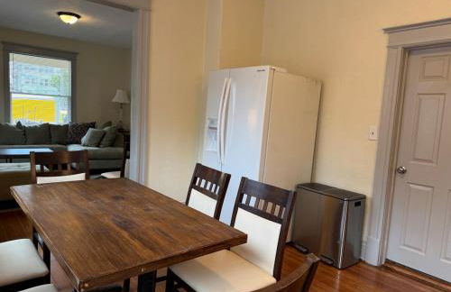 Downtown, 5-bed, 3-bath, 3-level - Foto 13