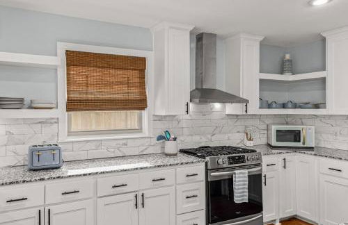 Spacious Family Haven - Walk to Downtown & JBU - Foto 38