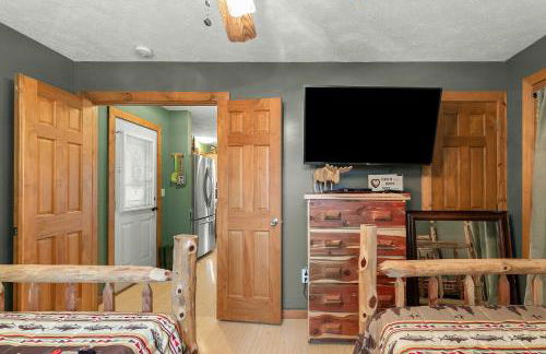 Walk to Lake Lampe Cabin with Fireplace and Deck! - Foto 19