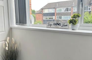 Cozy Family House 10 min from Manchester Airport - Photo 17