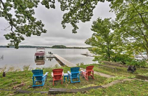 Spacious Lakehouse with Deck, Kayaks, and Dock! - Foto 39