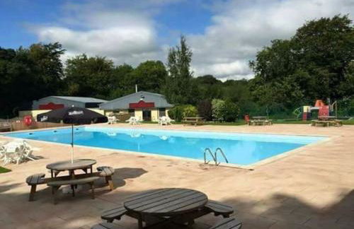 Stunning 3 Bed Riverside Cabin in Snowdonia - Photo 42