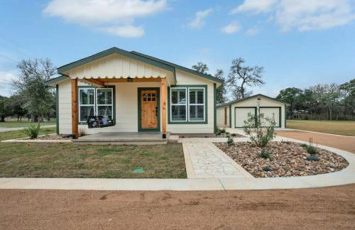 Upscale Home With Pool and Firepit - Close to Mercer St! - Foto 8