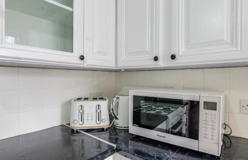 Relax in Comfort 3BR Home for 6 with Full Kitchen, Lounge, Large Bath - Foto 16