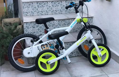 Malaga Beach House, 2 city bikes, 2 children's bikes, WiFi, BIG terrace, BBQ, Family, Childfriendly - Photo 7