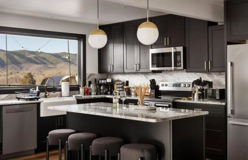 Luxe, Mountain VIEWS, Sauna, HotTub, Pups - Foto 46